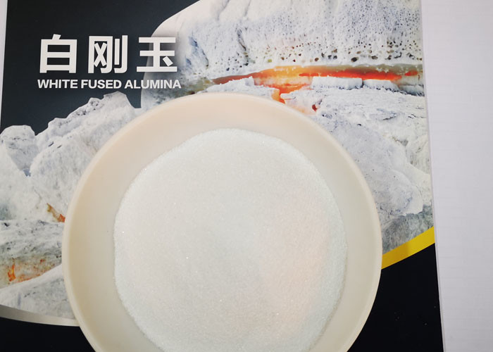Dureza moderada que pule con chorro de arena el óxido de aluminio blanco del material abrasivo F36 F40